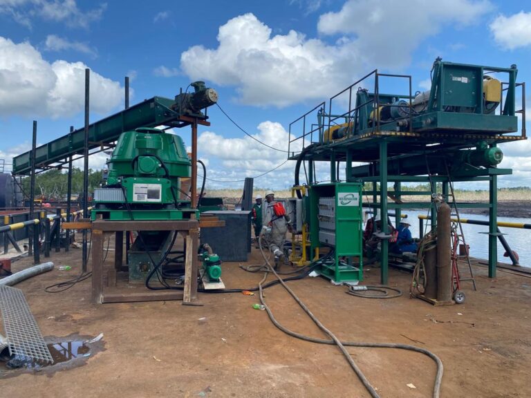 Robust Design Vertical Cuttings Dryer Working at Swamp Rig Nigeria
