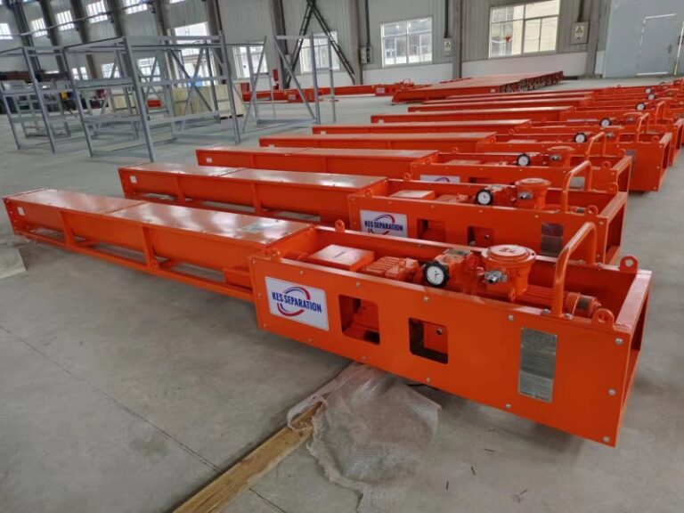 Screw conveyor applications in oil drilling cuttings conveying